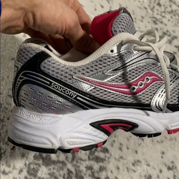 Saucony Oasis Grid running workout sneakers Size 10 EUC silver athletic active - Picture 2 of 10